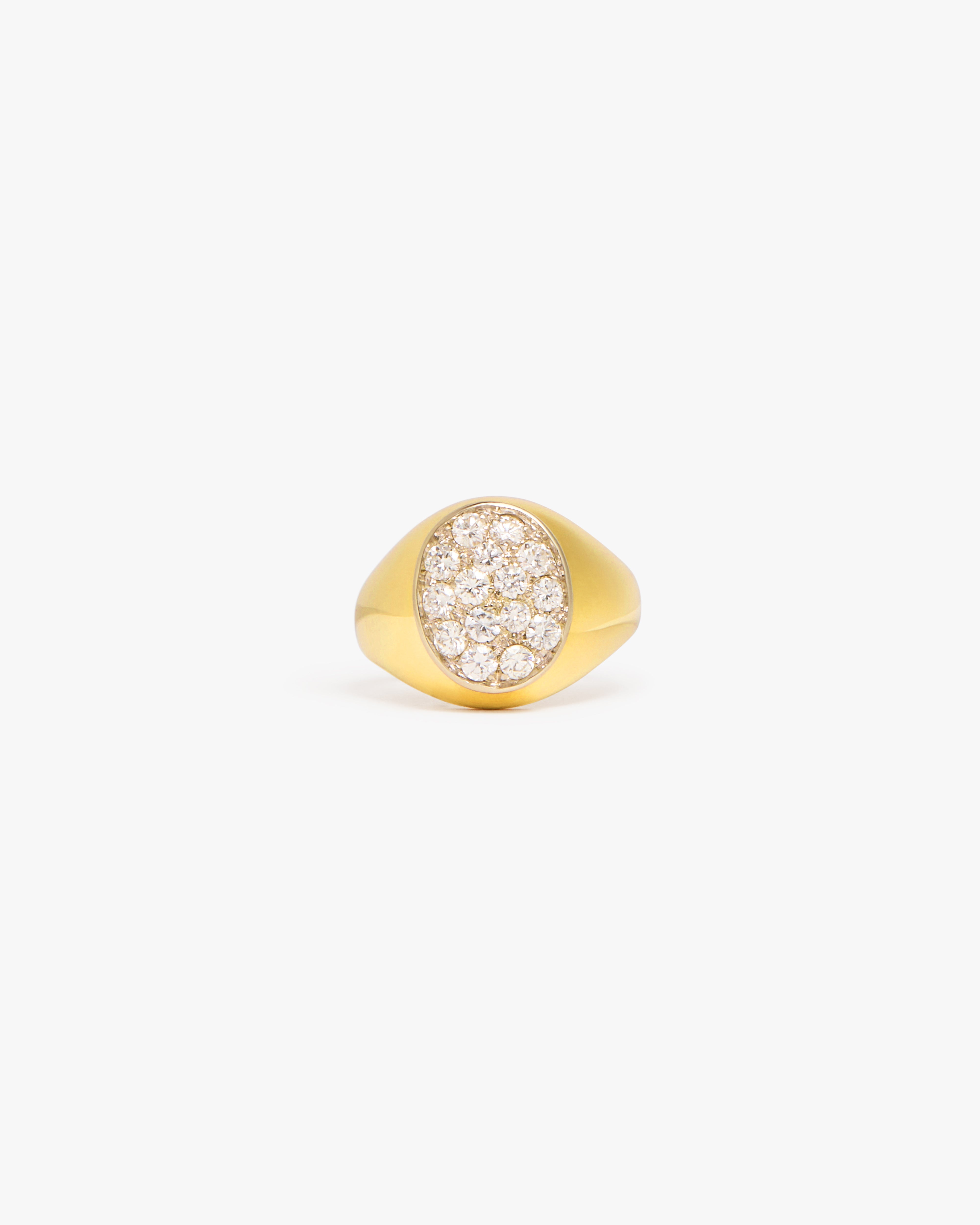 Vintage gold signet ring with diamonds — ÂGÉE editorial
