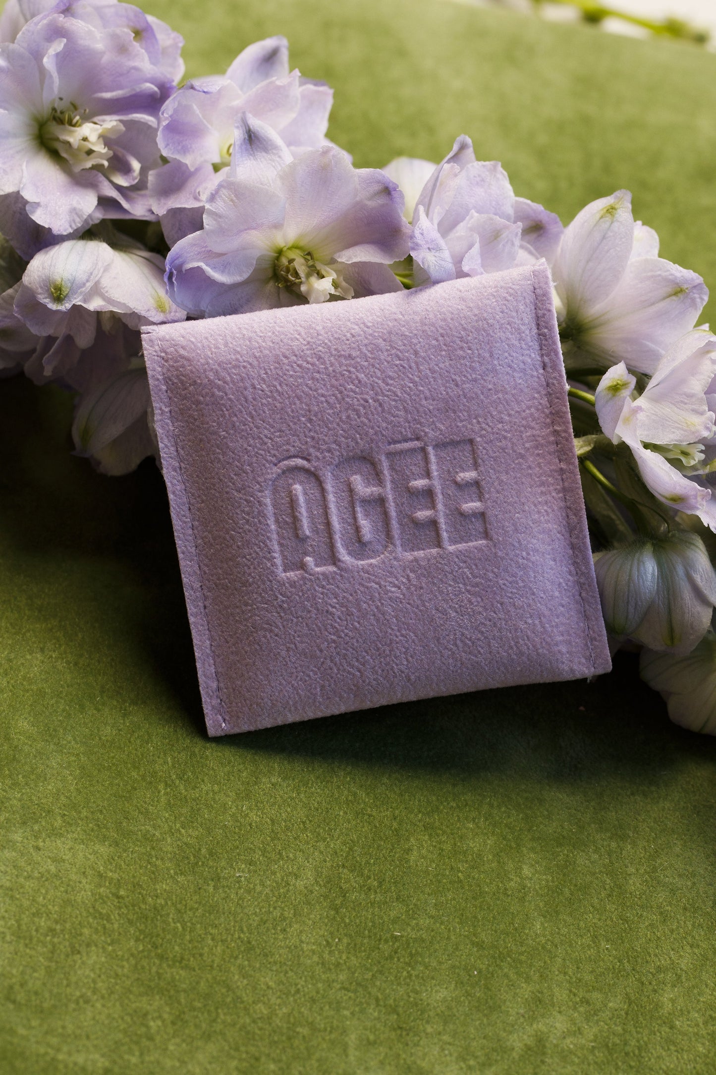 ÂGÉE packaging