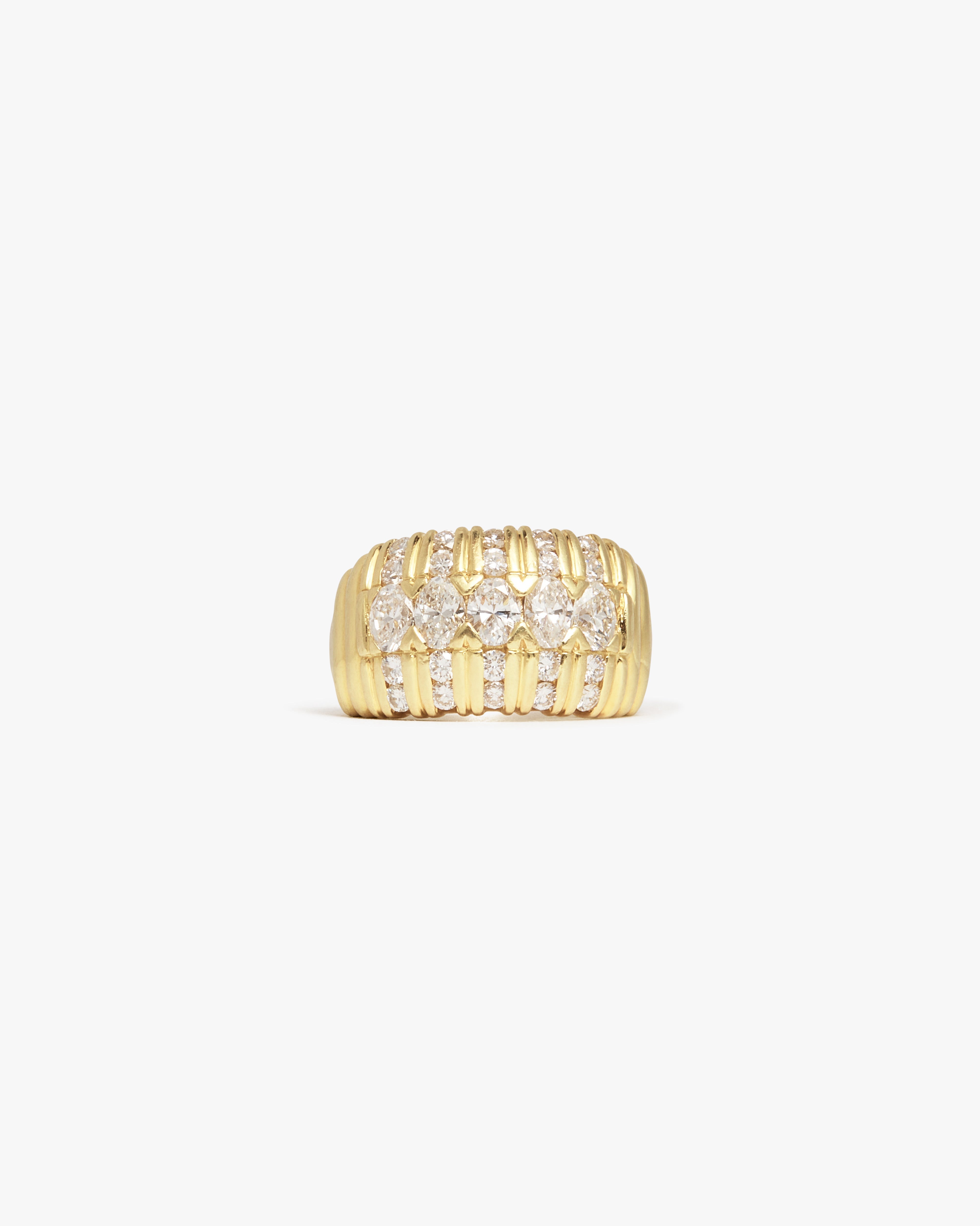 Vintage pavé diamond ring in gold — ÂGÉE editorial