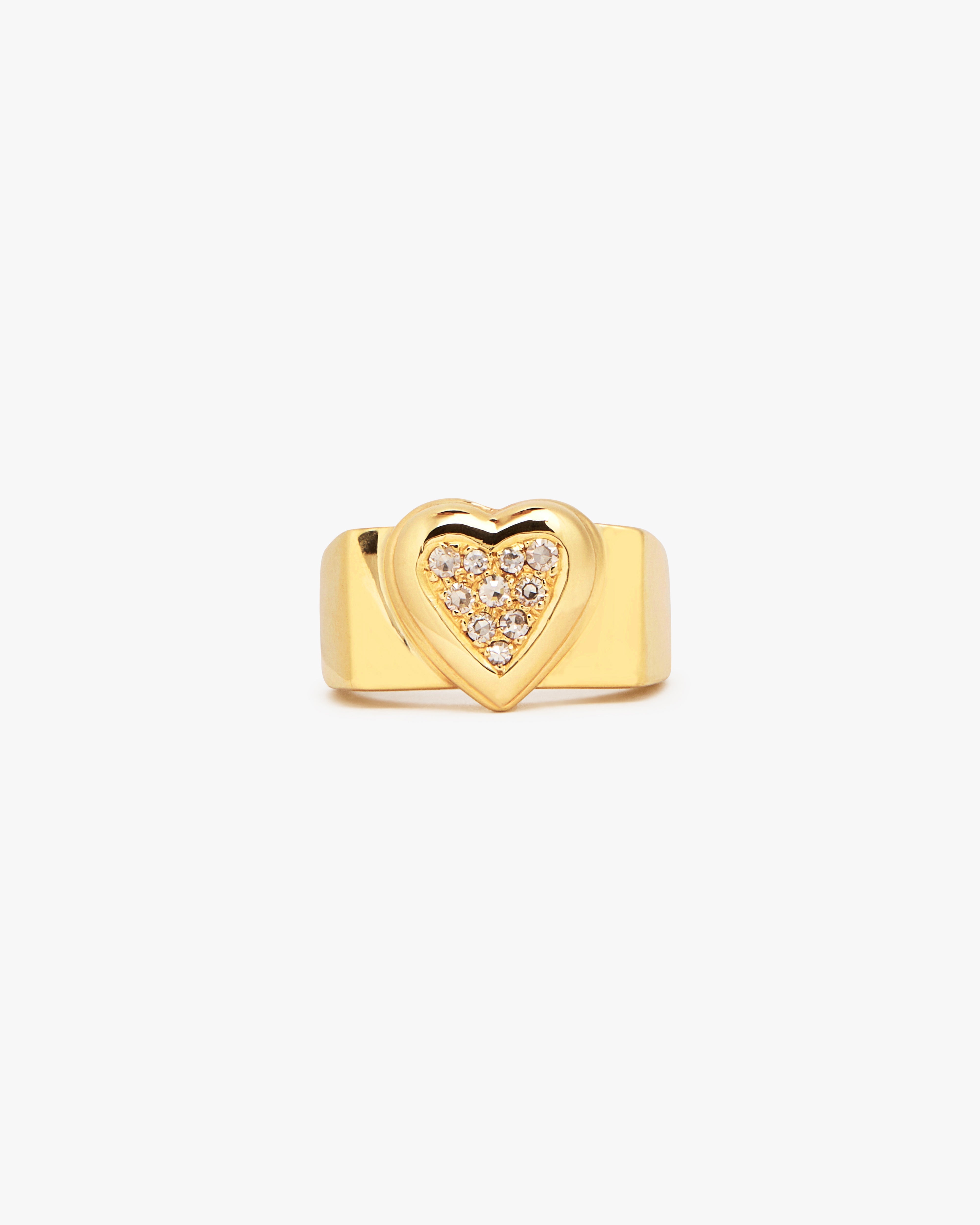 Vintage heart ring in 18kt gold — ÂGÉE editorial
