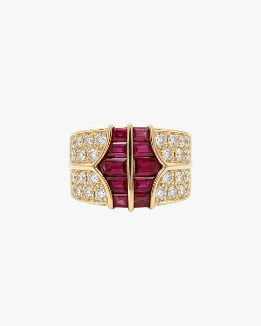 Evelyn vintage ring in 18kt yellow gold with baguette rubies and diamonds, ÂGÉE