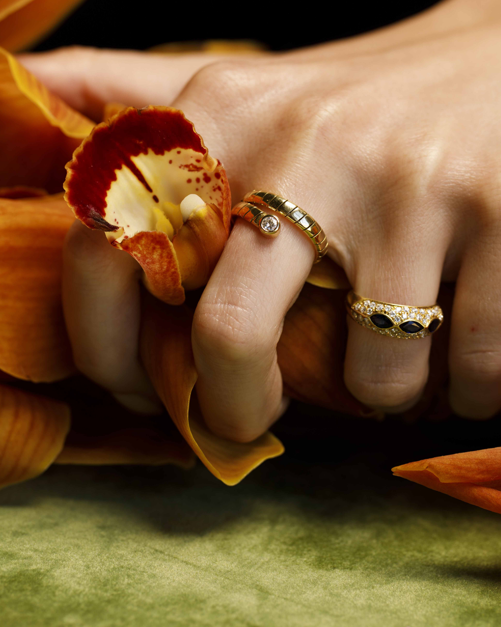 Vintage engagement rings worn on hand, ÂGÉE