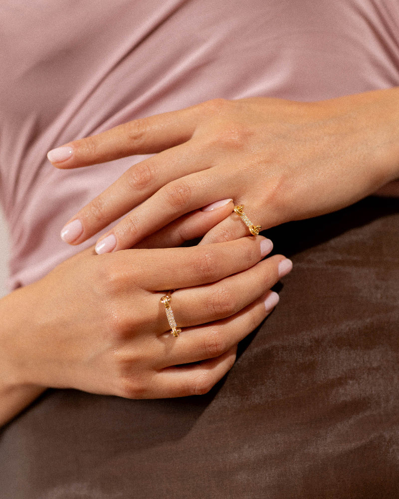 LIL Milan Magnetica rings worn on two hands